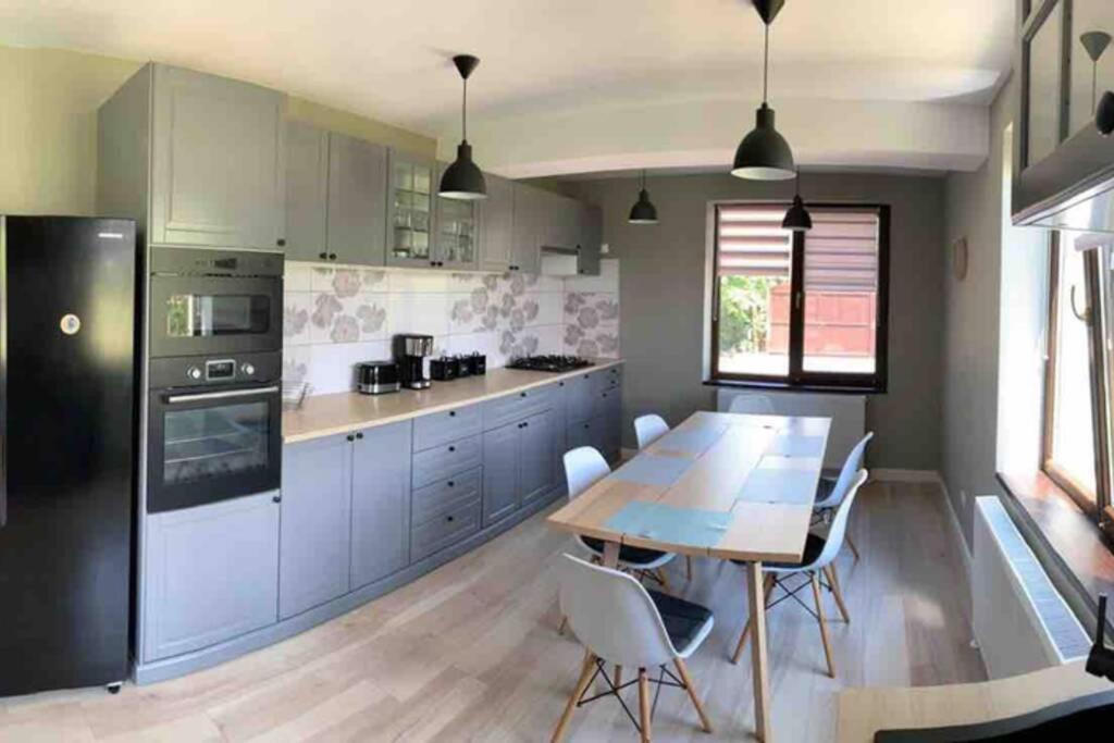 Casa Andreea. Cheerful 4-Bedroom Villa Bod エクステリア 写真