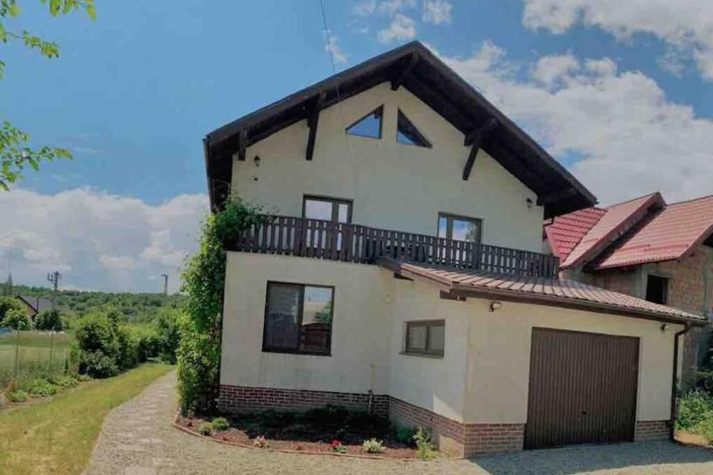 Casa Andreea. Cheerful 4-Bedroom Villa Bod エクステリア 写真